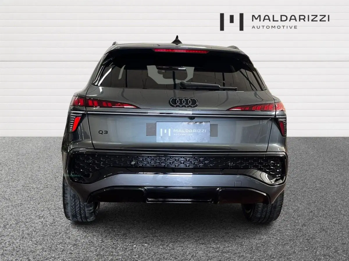 Audi Q3 Sportback nuova a Bari (3)