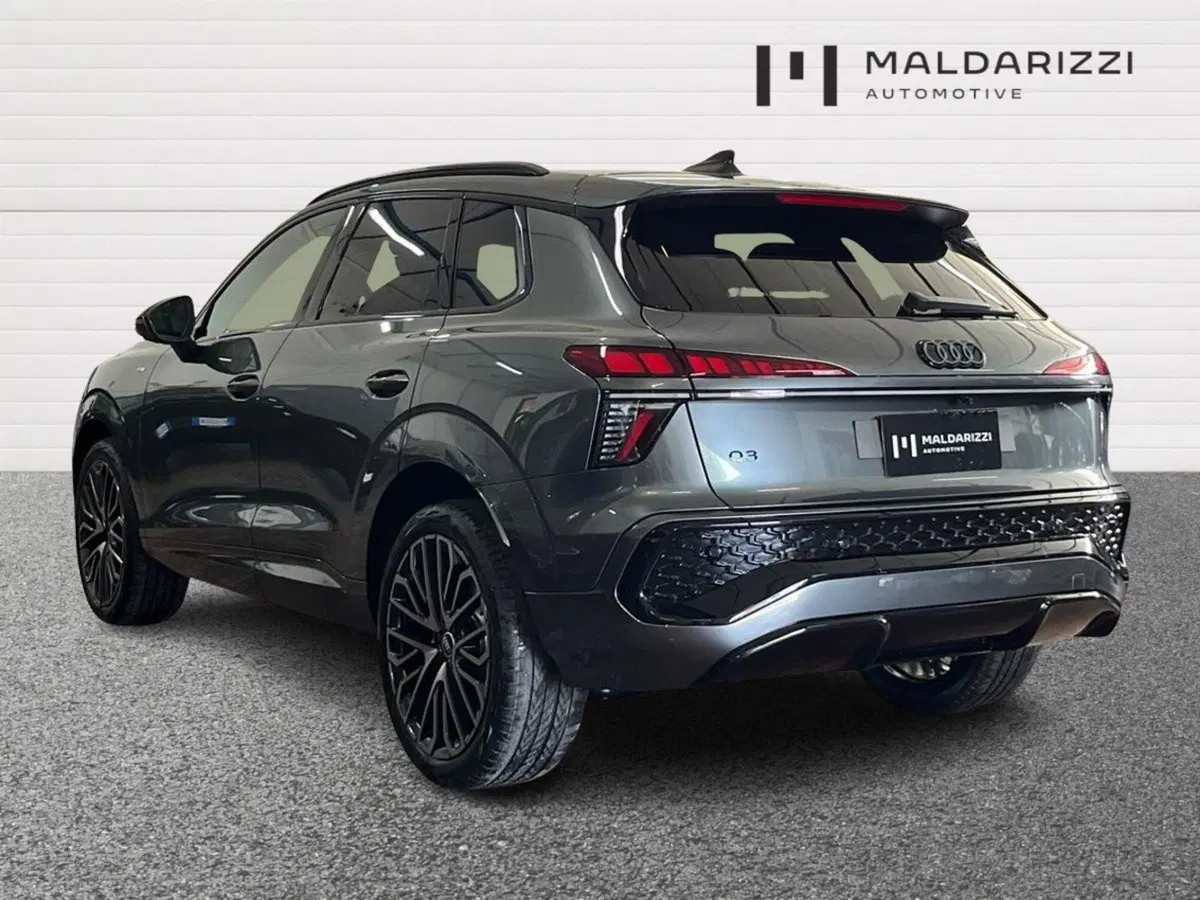 Audi Q3 Sportback nuova a Bari (4)