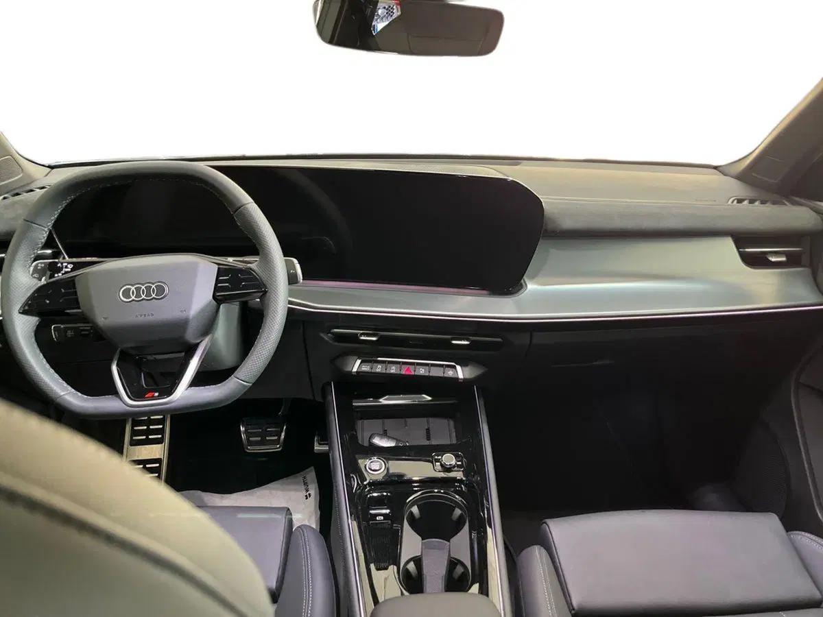 Audi Q3 Sportback nuova a Bari (8)