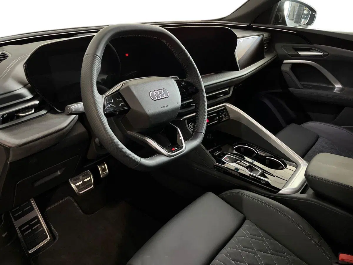 Audi Q5 Sportback nuova a Bari (10)