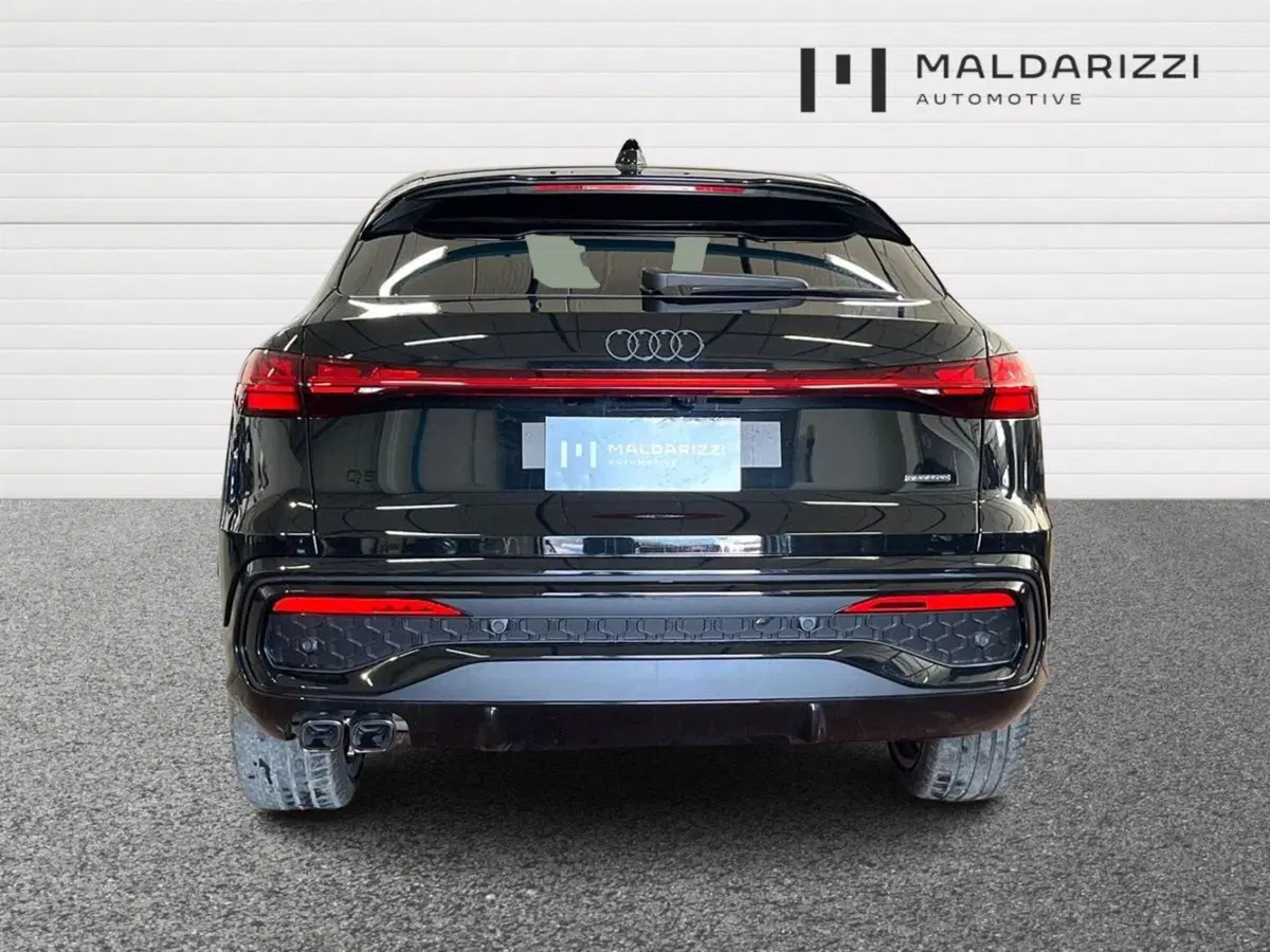 Audi Q5 Sportback nuova a Bari (3)