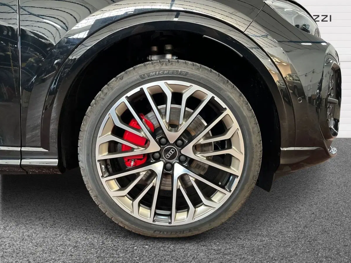 Audi Q5 Sportback nuova a Bari (6)