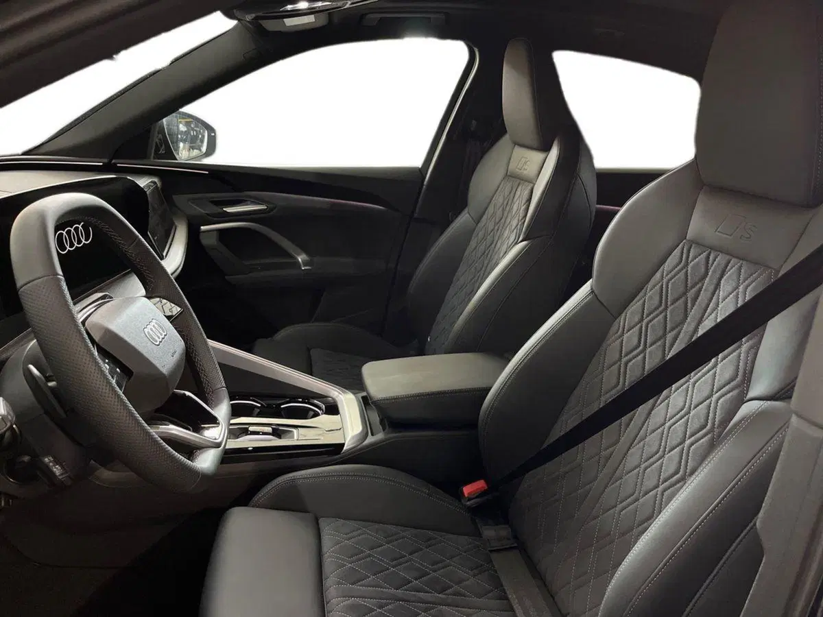 Audi Q5 Sportback nuova a Bari (7)