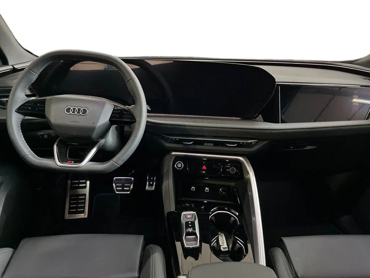 Audi Q5 Sportback nuova a Bari (8)
