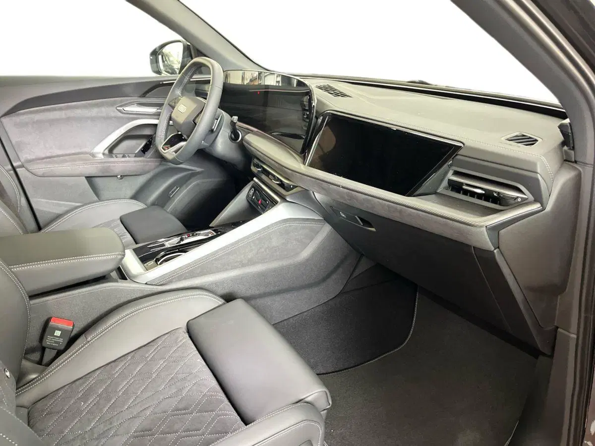Audi Q5 Sportback nuova a Bari (9)