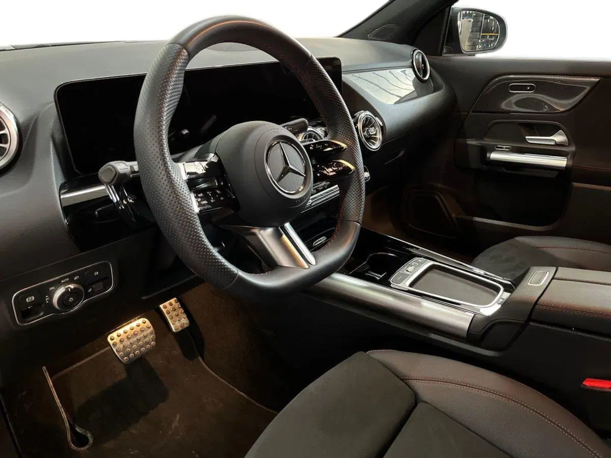Mercedes-Benz GLA SUV usata a Bari (10)