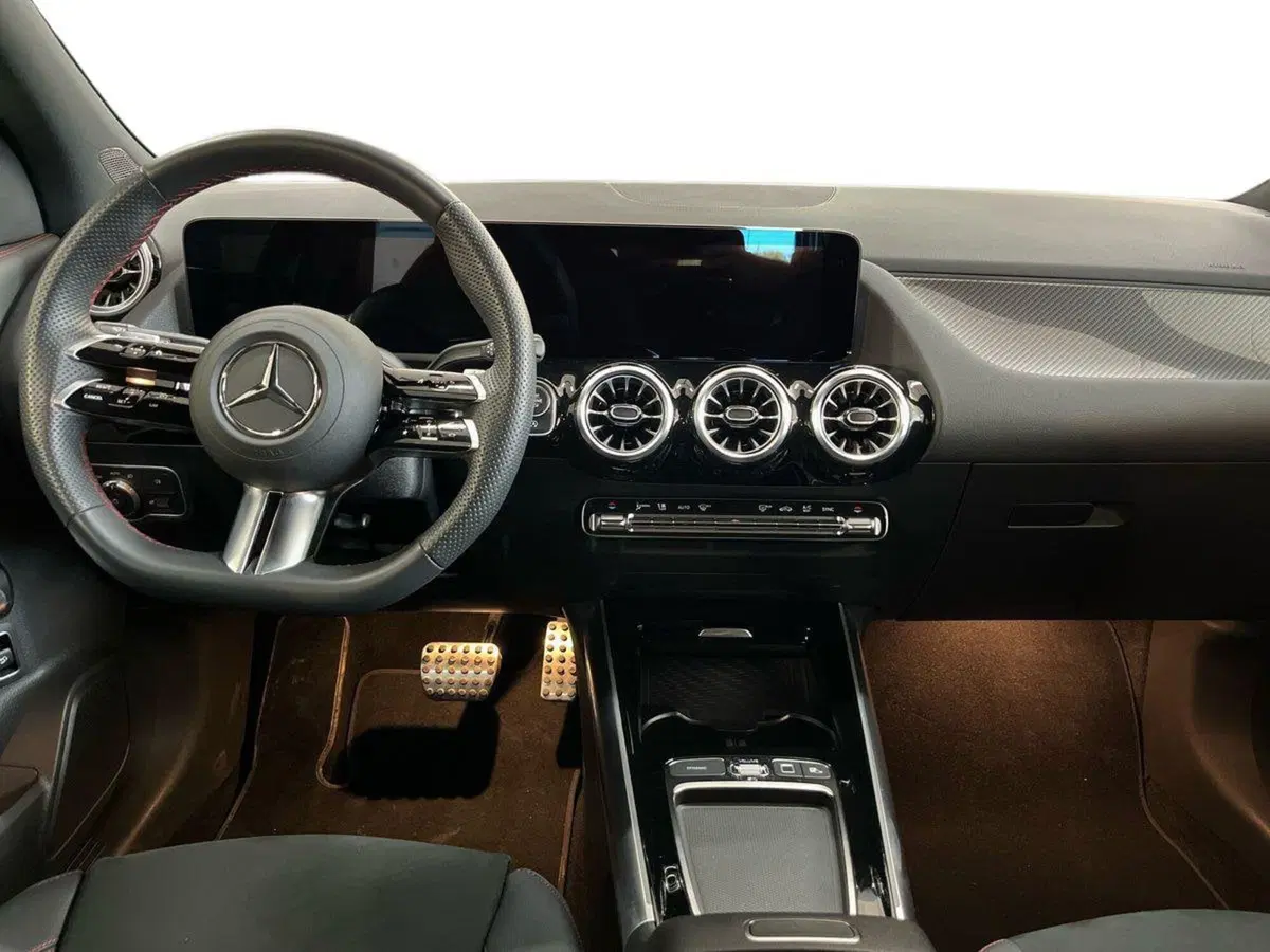 Mercedes-Benz GLA SUV usata a Bari (8)