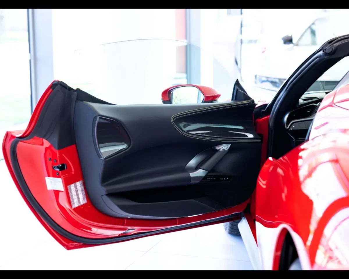 Ferrari SF90 Spider usata a Verona (14)