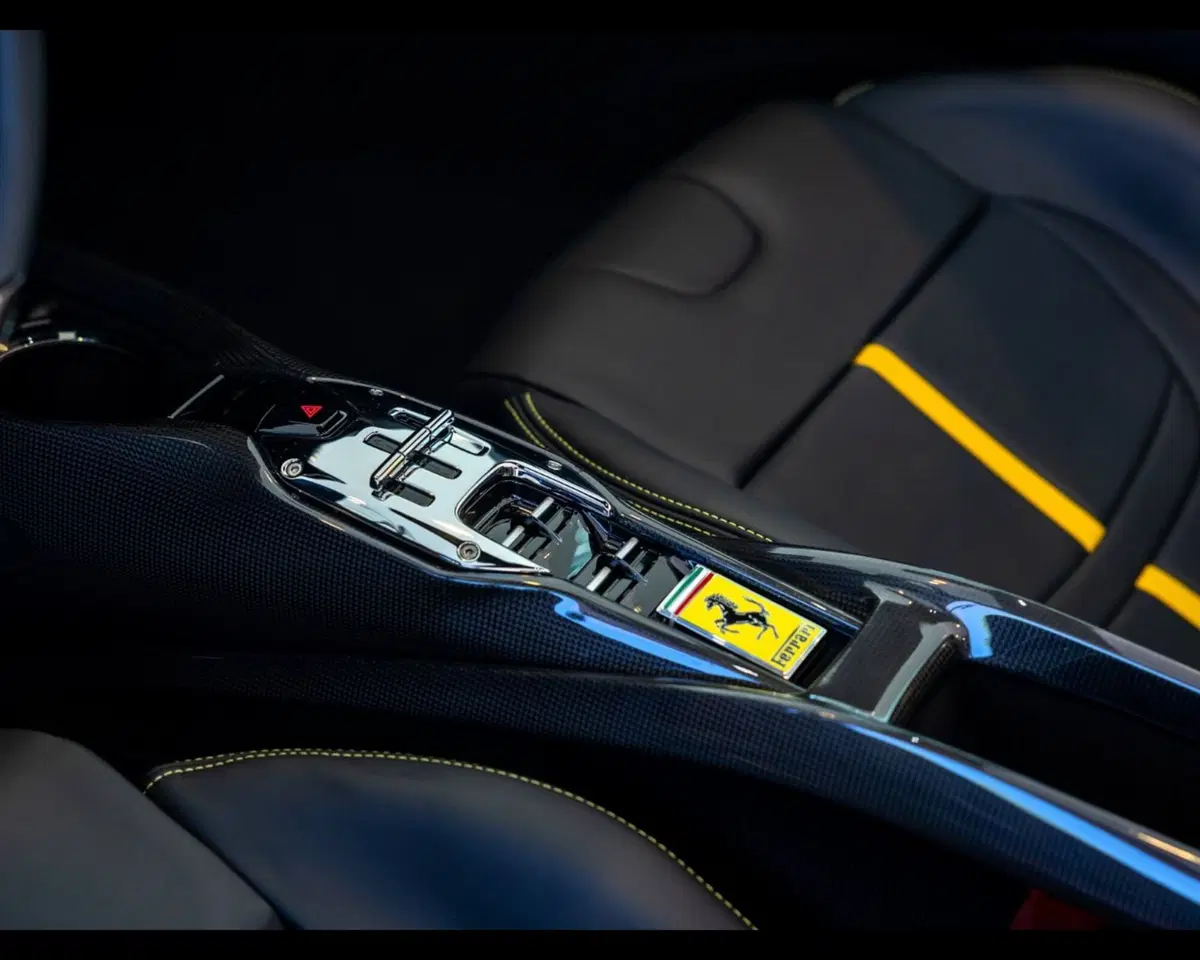 Ferrari SF90 Spider usata a Verona (15)