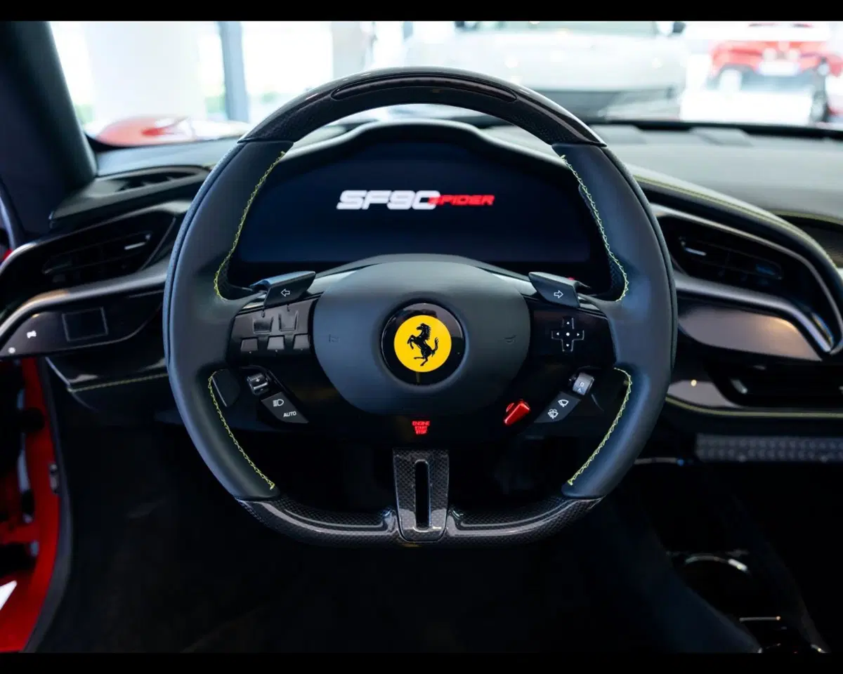 Ferrari SF90 Spider usata a Verona (16)
