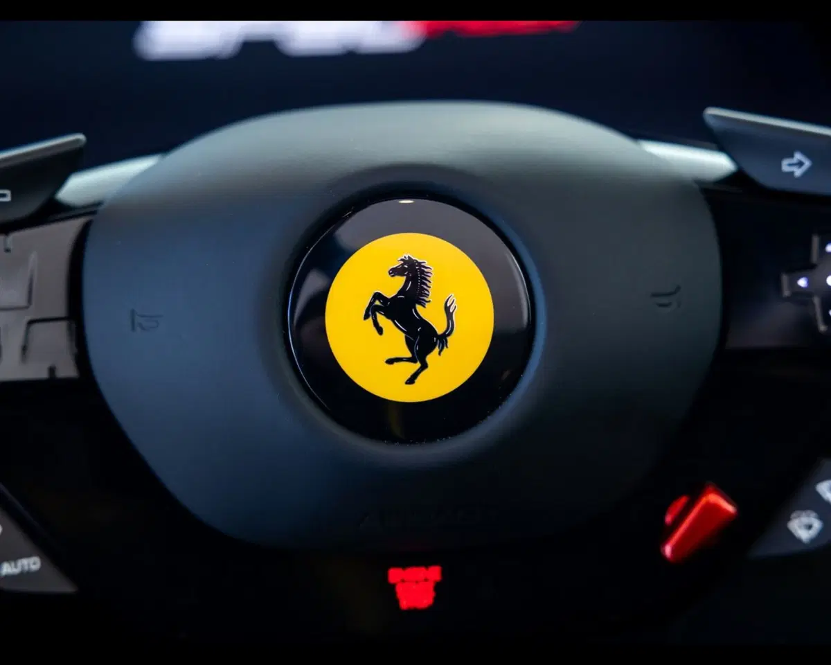 Ferrari SF90 Spider usata a Verona (17)