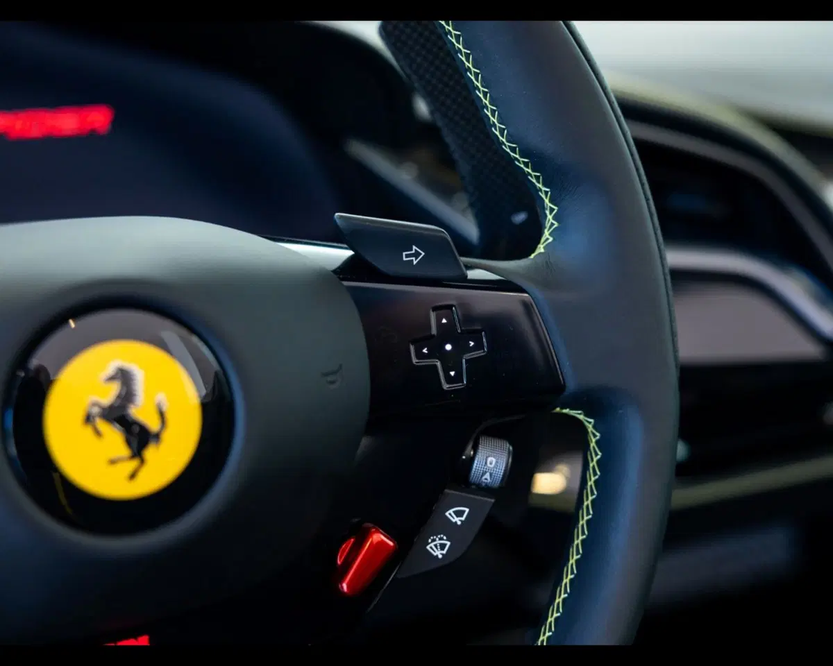 Ferrari SF90 Spider usata a Verona (18)