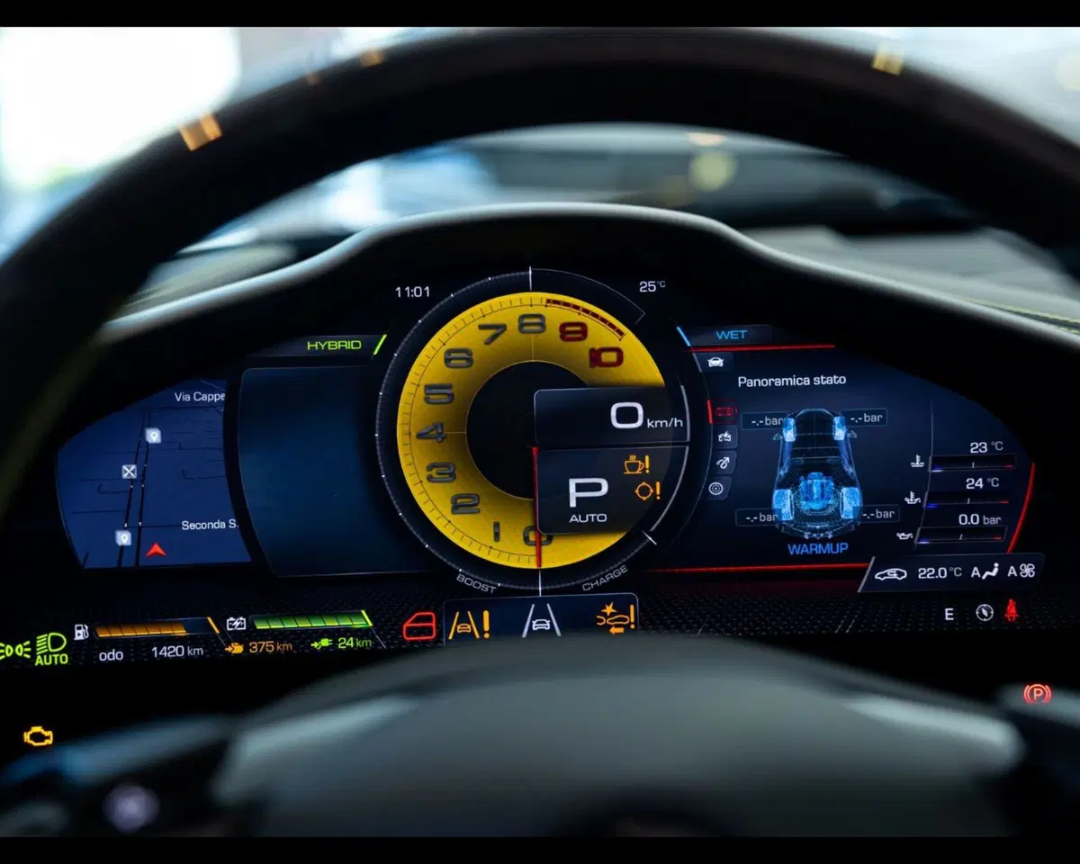 Ferrari SF90 Spider usata a Verona (19)