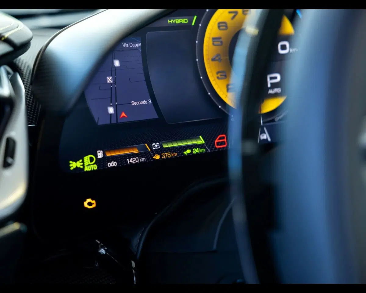 Ferrari SF90 Spider usata a Verona (20)