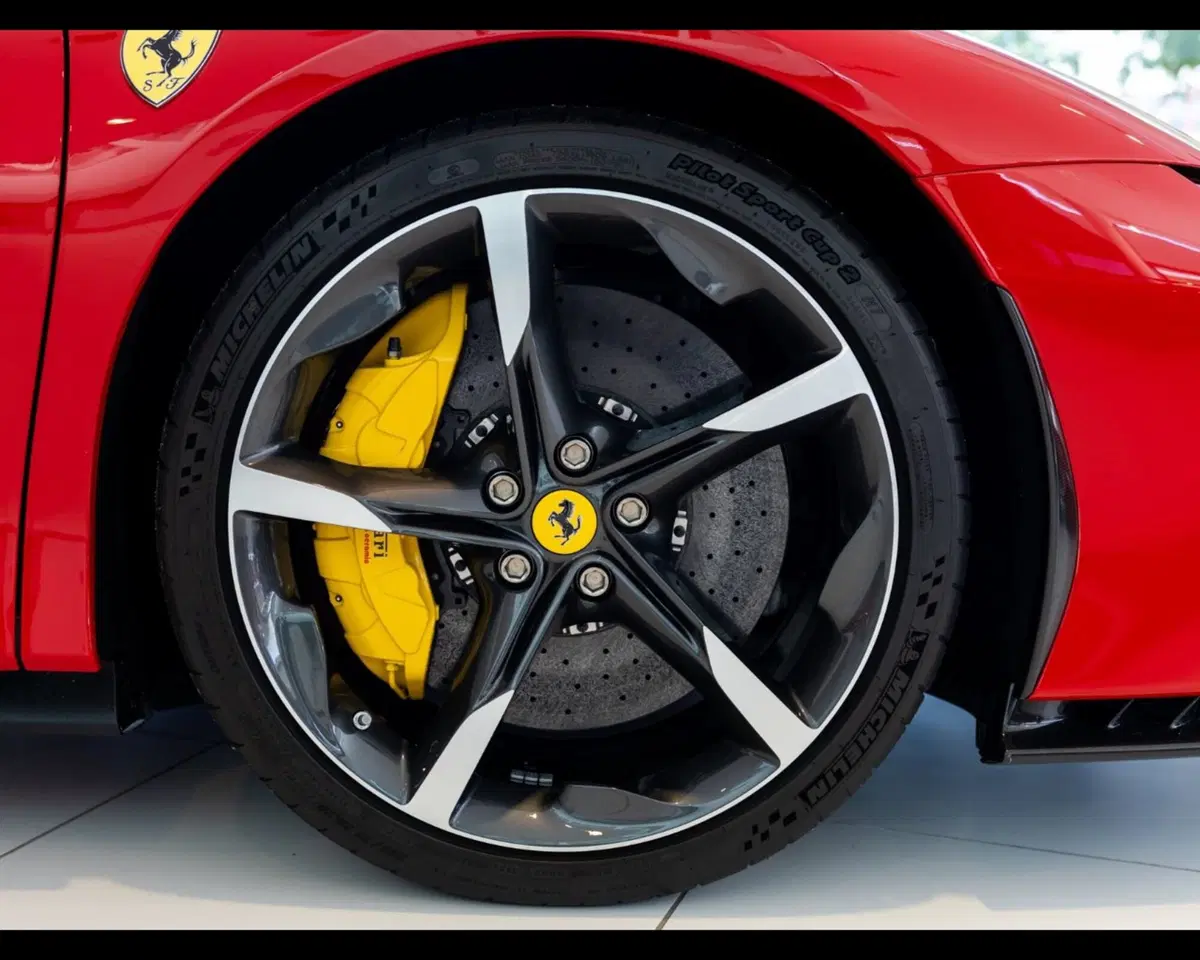 Ferrari SF90 Spider usata a Verona (7)