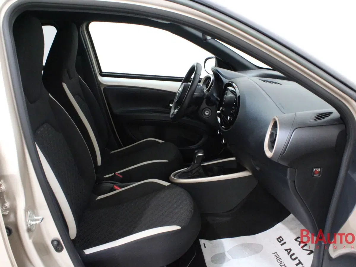Toyota Aygo X usata a Firenze (7)
