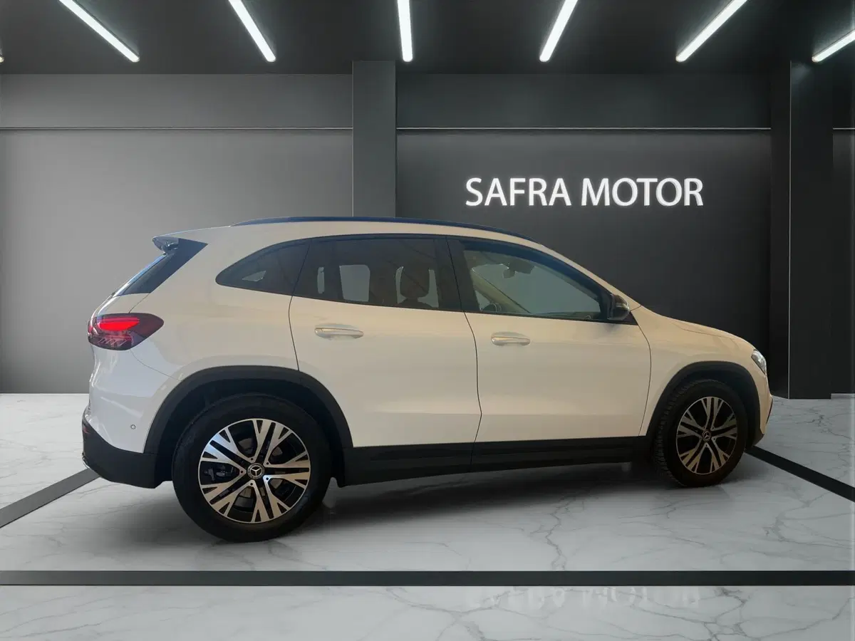 Mercedes-Benz GLA SUV usata a Cosenza (7)