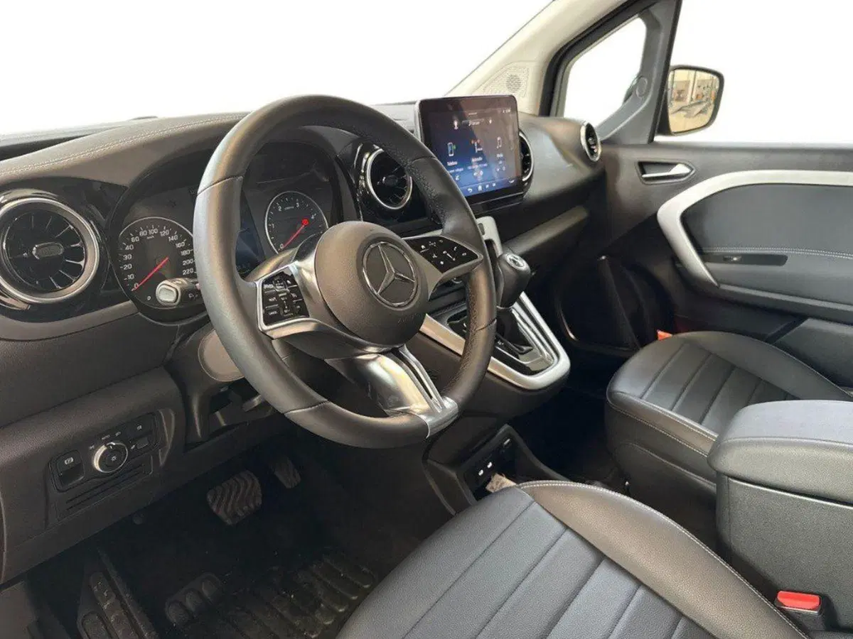 Mercedes-Benz Classe T nuova a Rimini (16)
