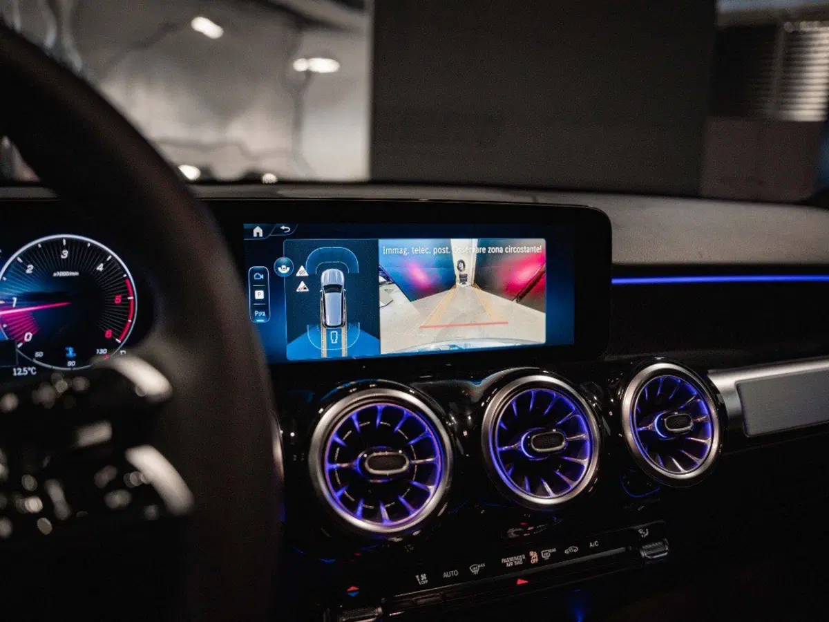 Mercedes-Benz GLB nuova a Ancona (18)