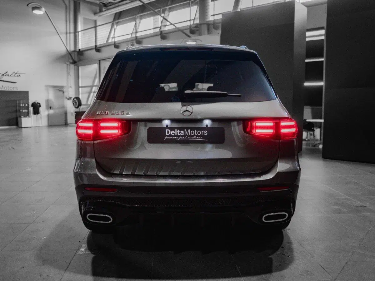 Mercedes-Benz GLB nuova a Ancona (3)