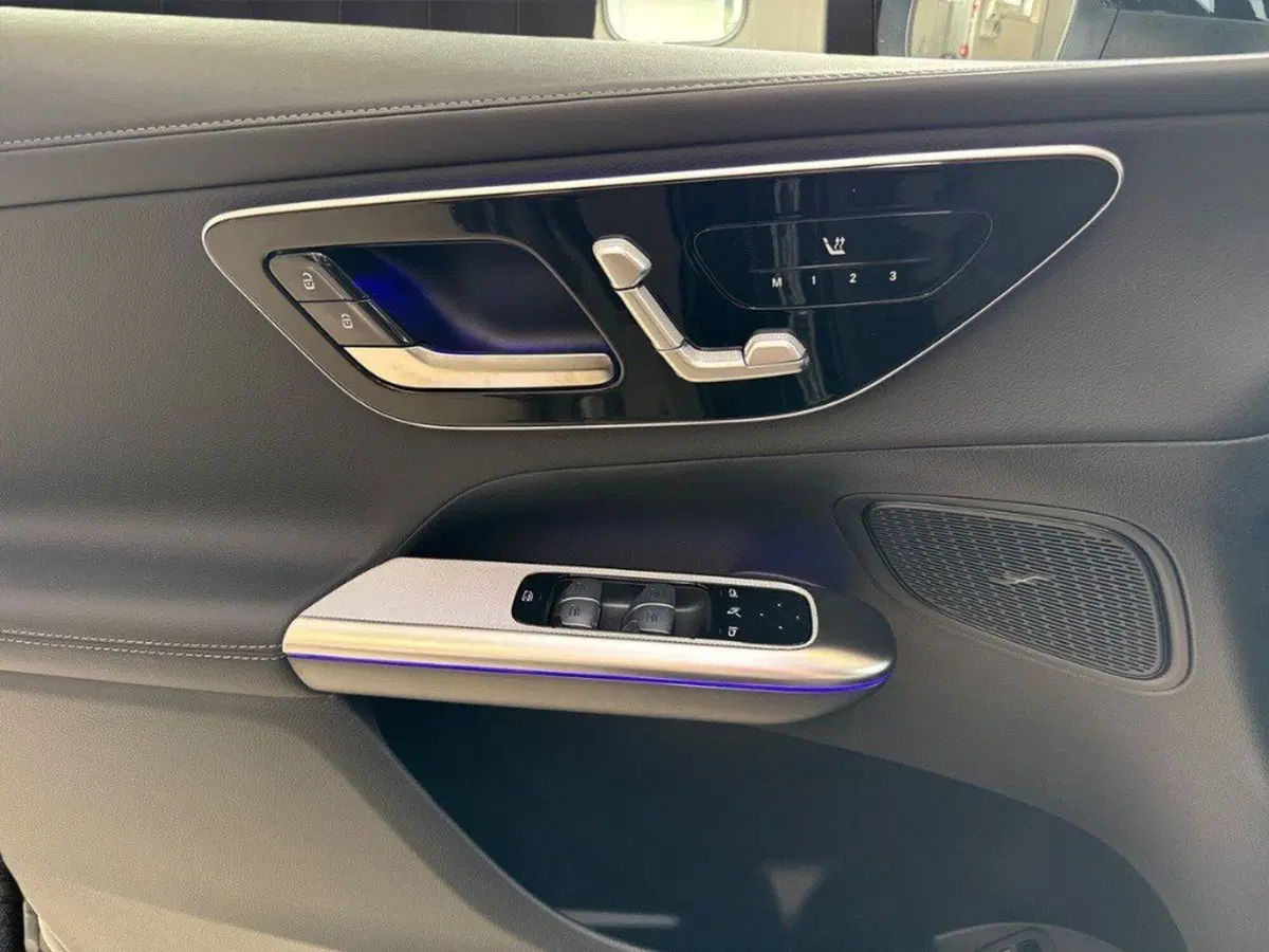 Mercedes-Benz GLC nuova a Rimini (17)