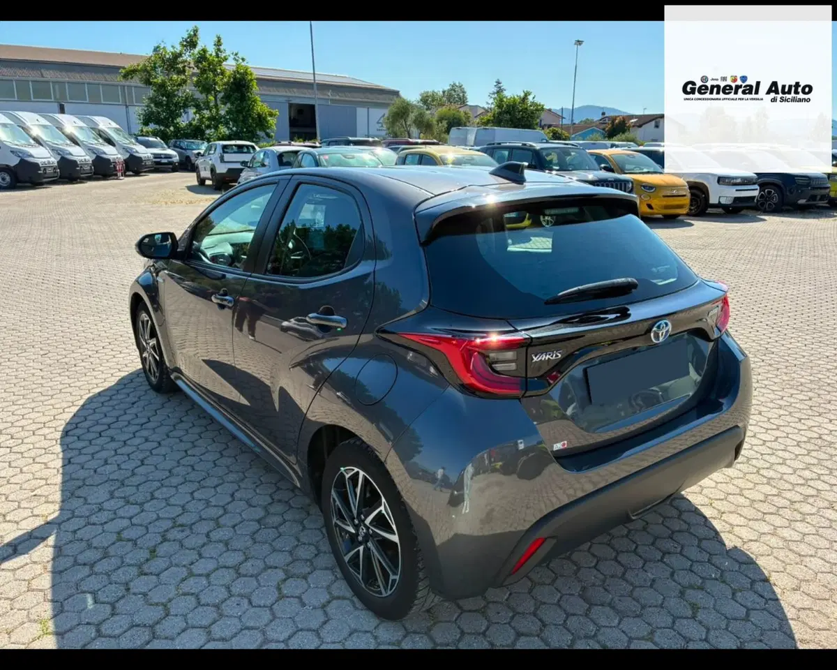 Toyota Yaris usata a Lucca (4)