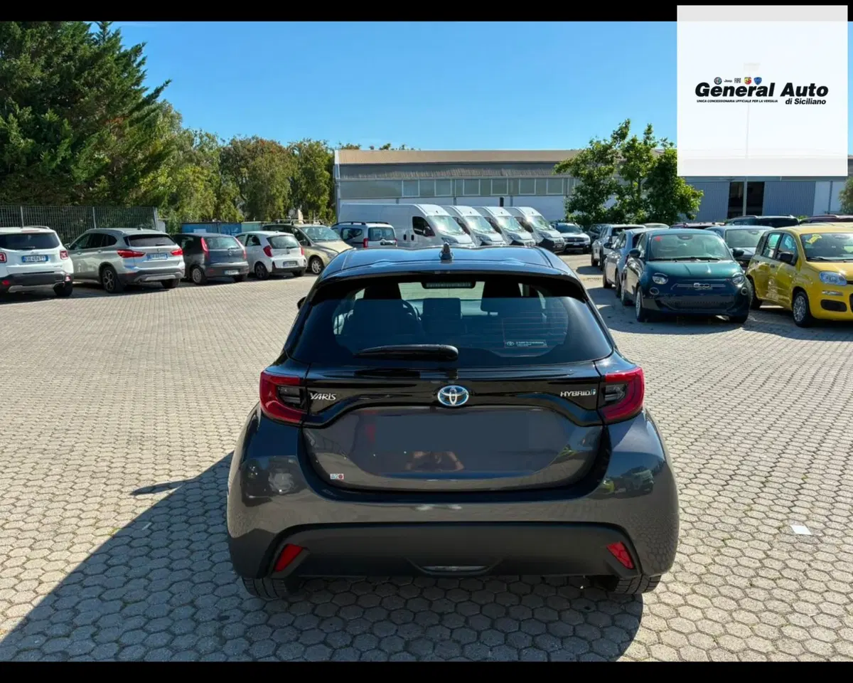 Toyota Yaris usata a Lucca (5)