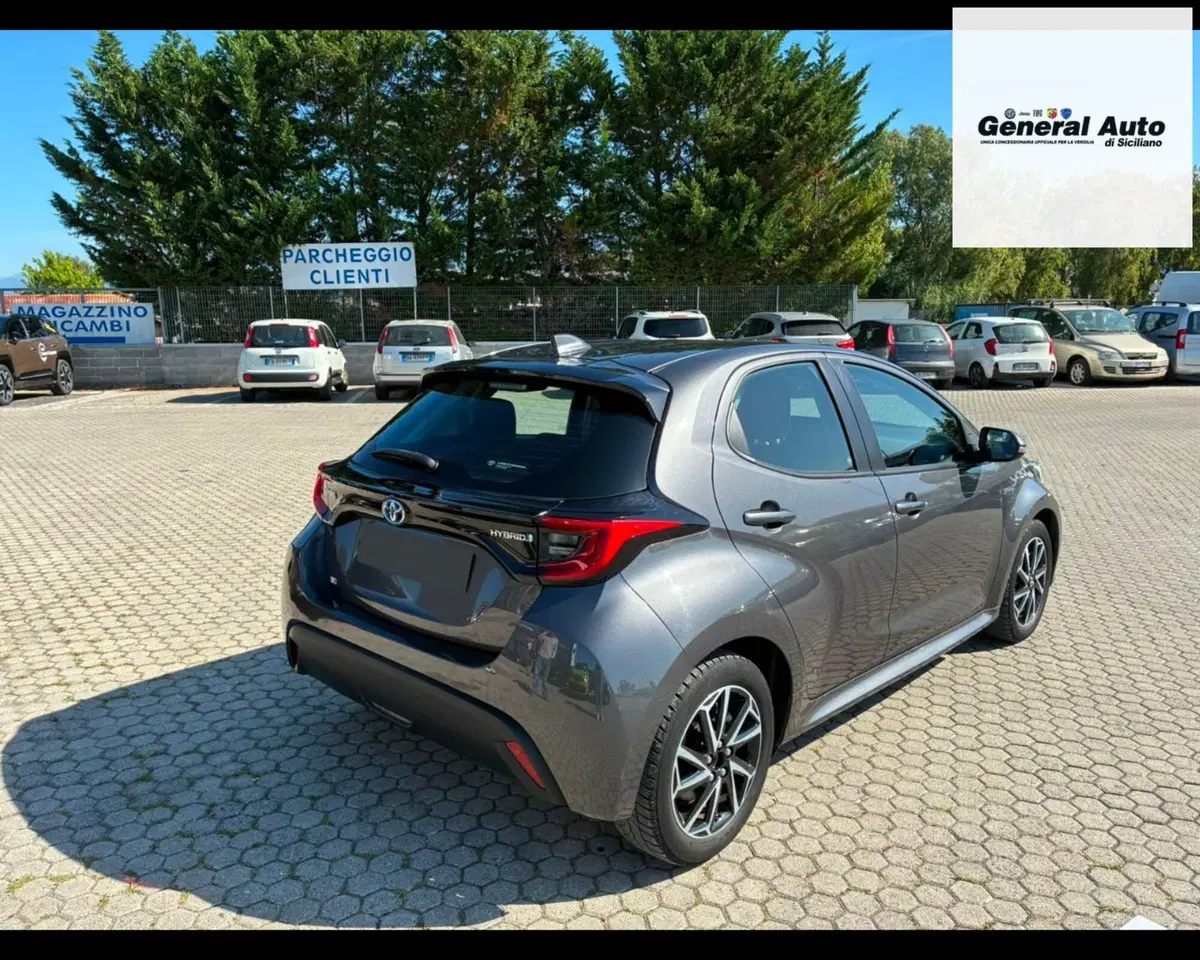 Toyota Yaris usata a Lucca (7)