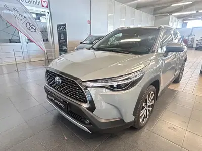 Toyota Corolla Cross Hybrid 1.8h Lounge 2wd 140cv e-cvt del 2023 usata a Curno