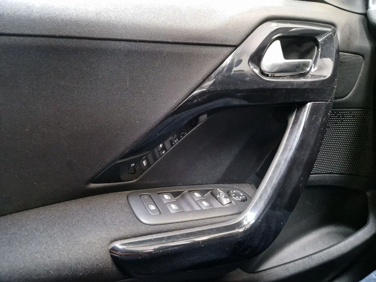Peugeot 208 usata a Varese (11)