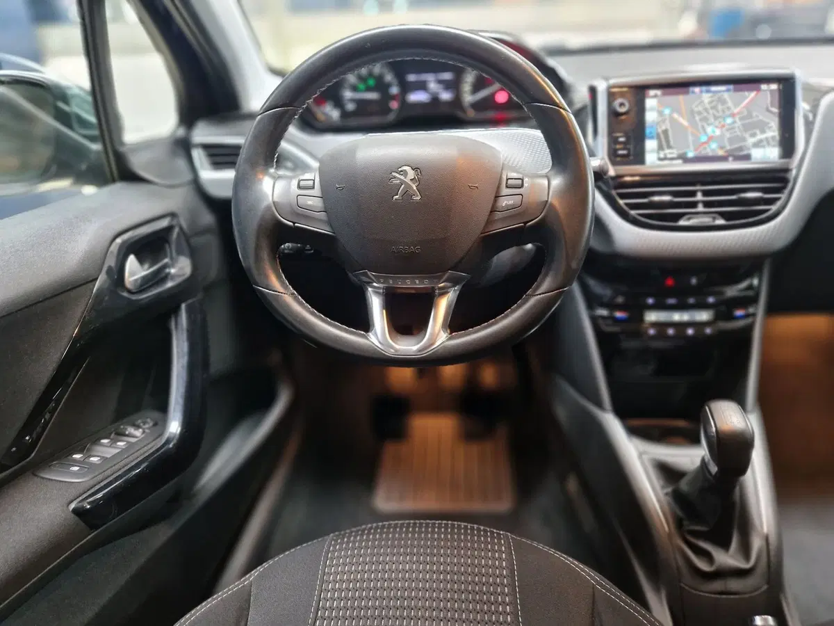 Peugeot 208 usata a Varese (16)