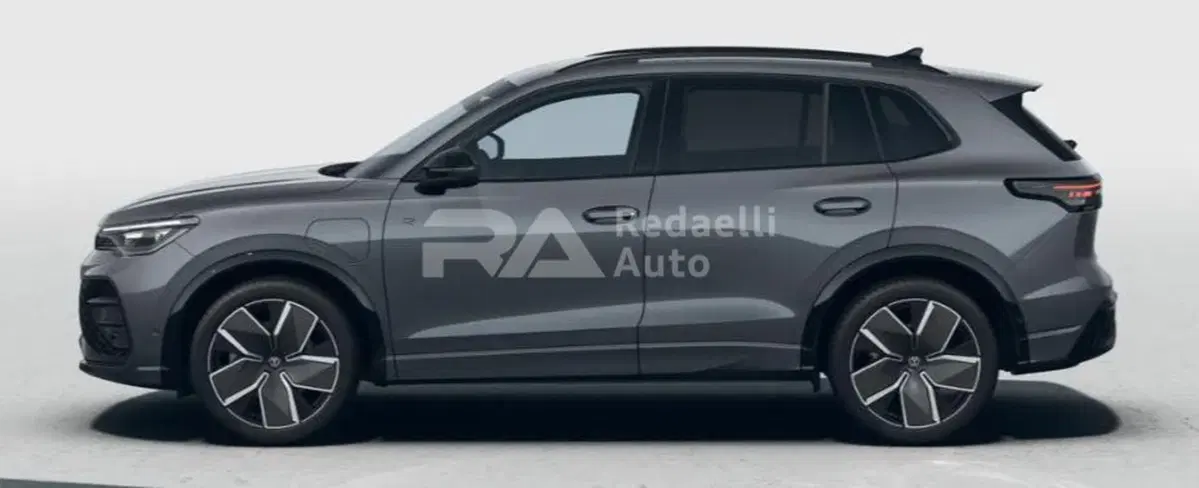 Volkswagen Tiguan nuova a Lecco (2)