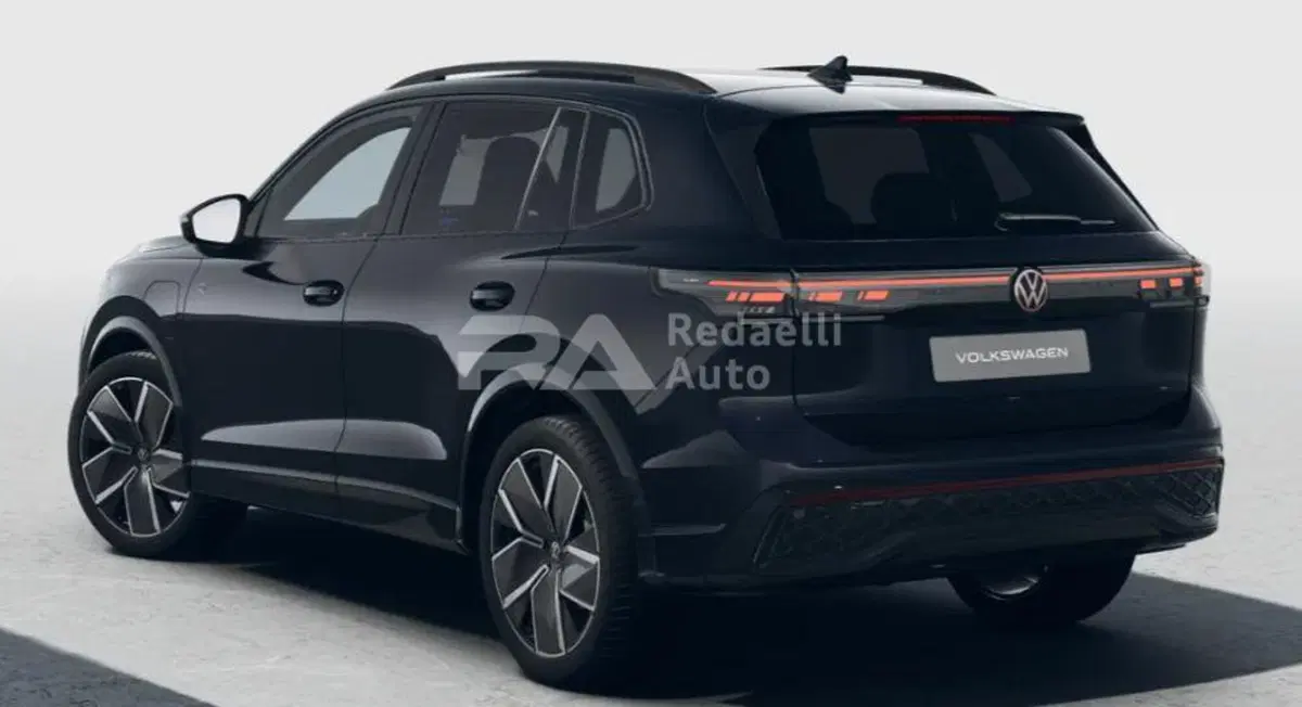 Volkswagen Tiguan nuova a Lecco (3)