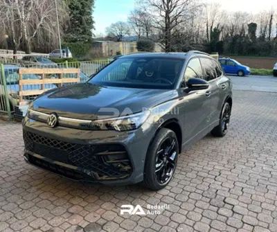 Volkswagen Tiguan 1.5 etsi R-Line 150cv dsg nuova a Casatenovo