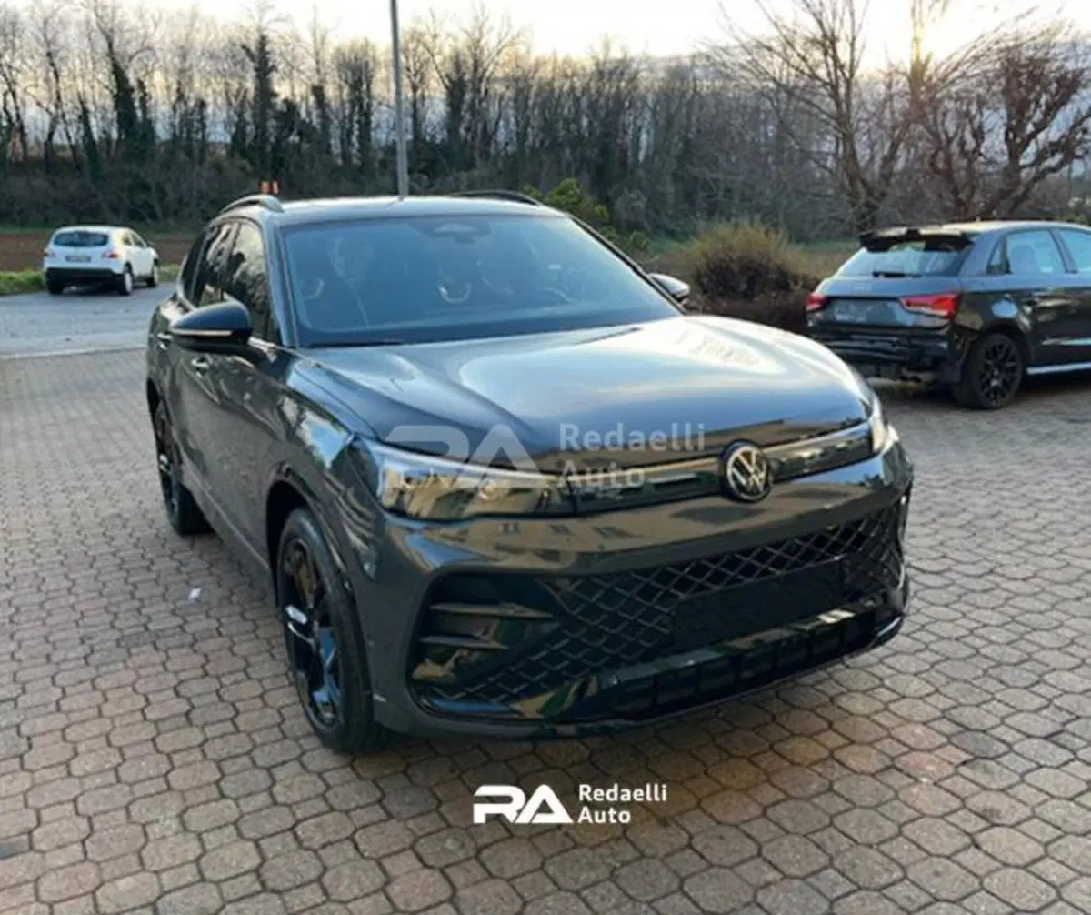 Volkswagen Tiguan nuova a Lecco (2)