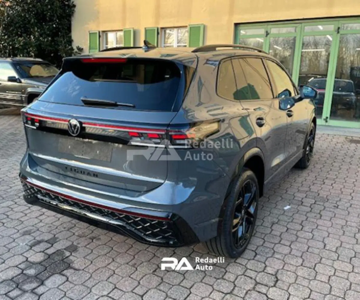 Volkswagen Tiguan nuova a Lecco (4)