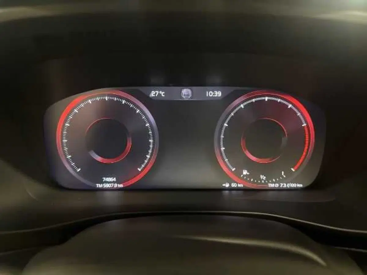 Volvo XC40 usata a Prato (13)