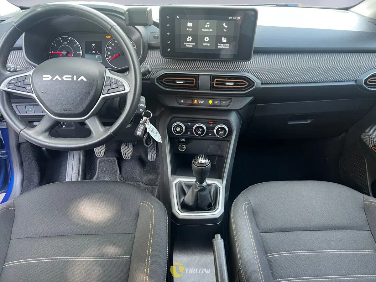 Dacia Sandero usata a Milano (13)