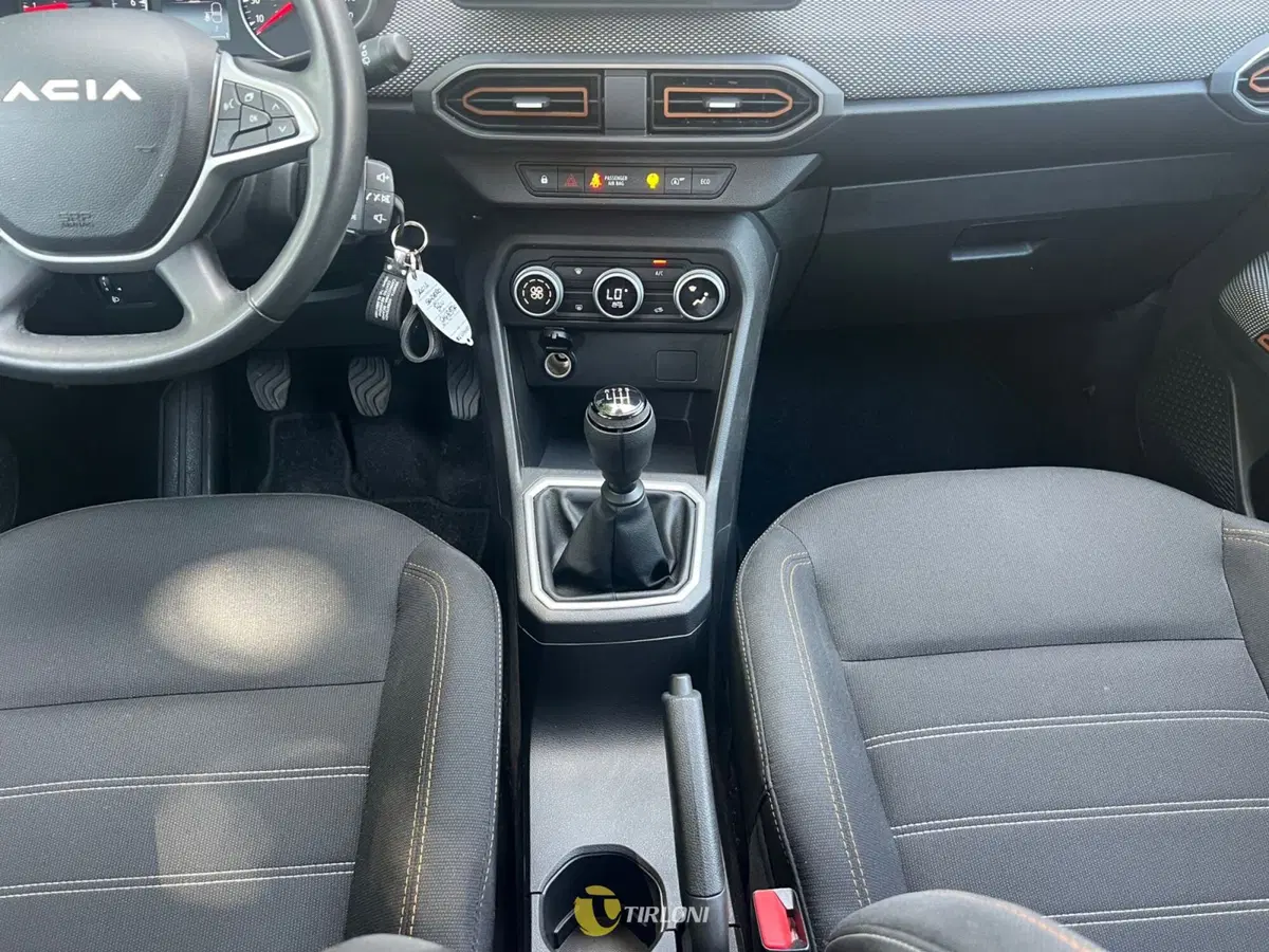Dacia Sandero usata a Milano (14)
