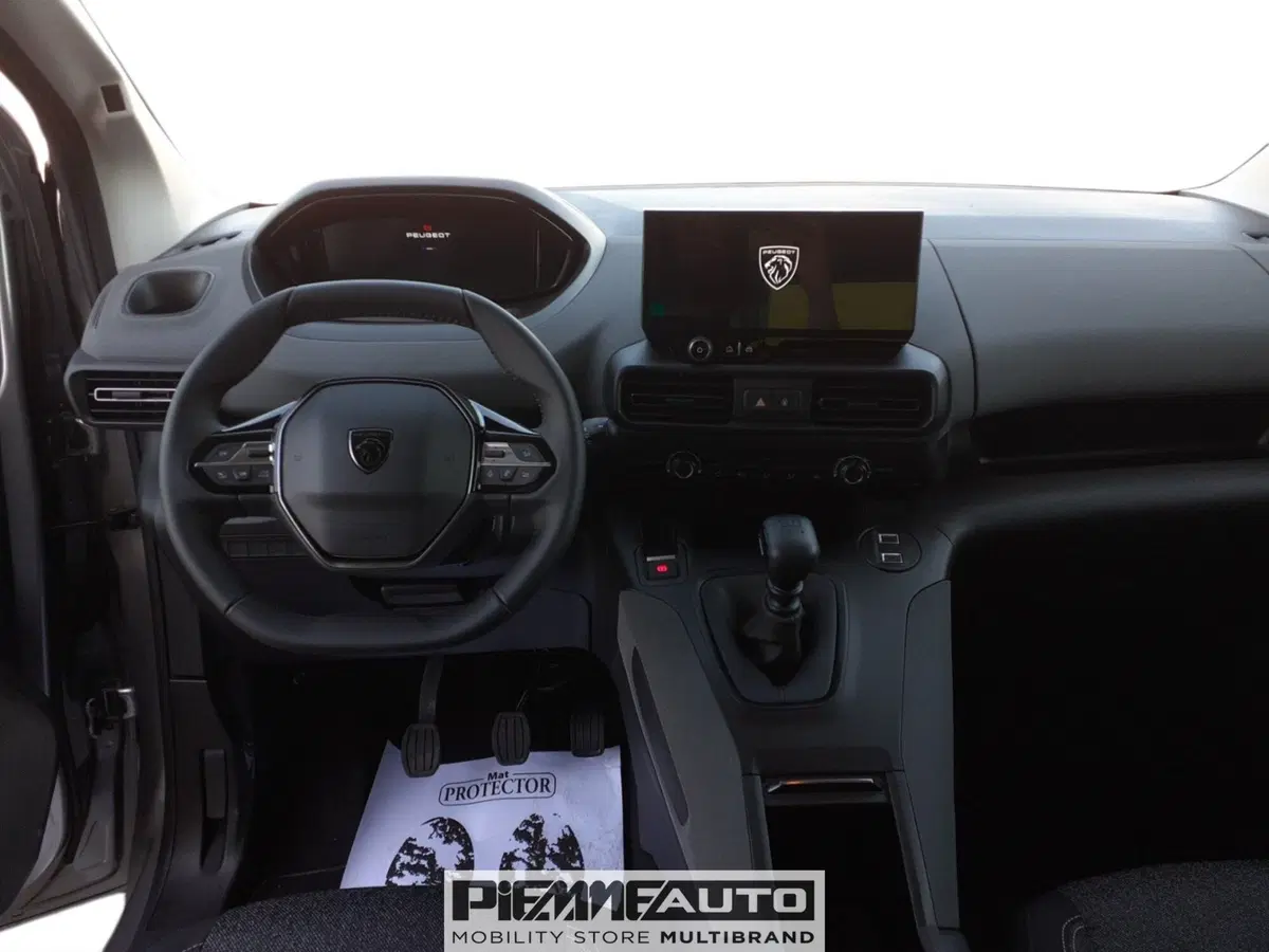 Peugeot Rifter nuova a Piacenza (11)