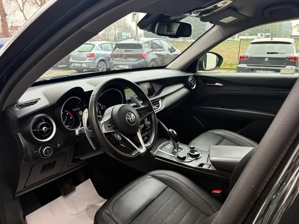 Alfa Romeo Stelvio usata a Monza e Brianza (9)