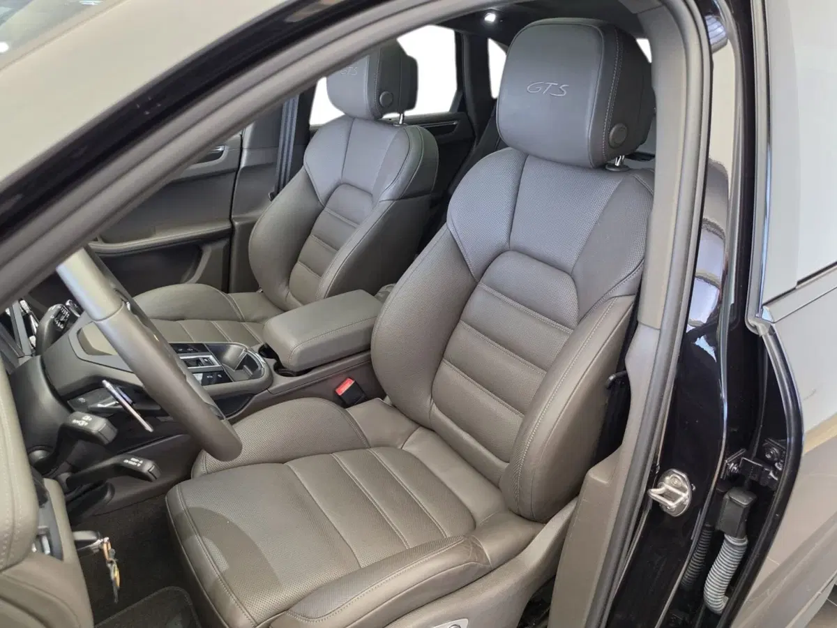 Porsche Macan usata a Bari (11)