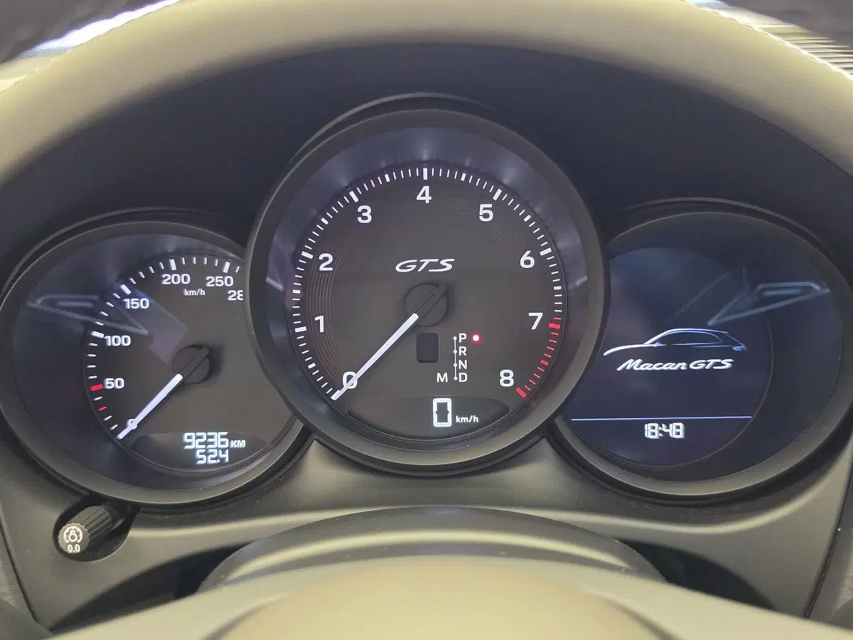 Porsche Macan usata a Bari (12)