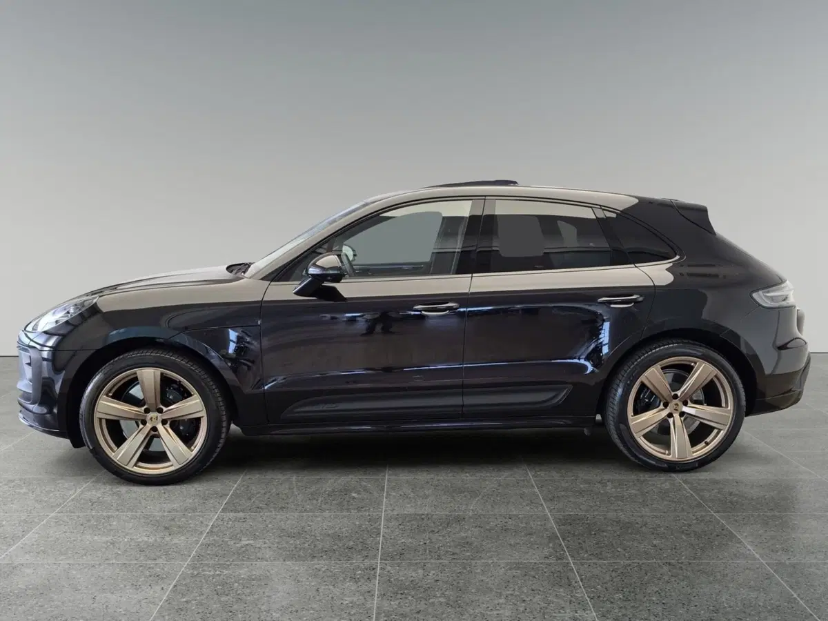 Porsche Macan usata a Bari (16)