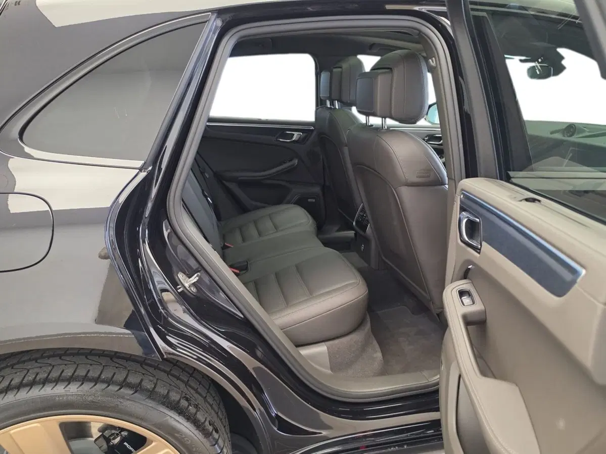 Porsche Macan usata a Bari (18)