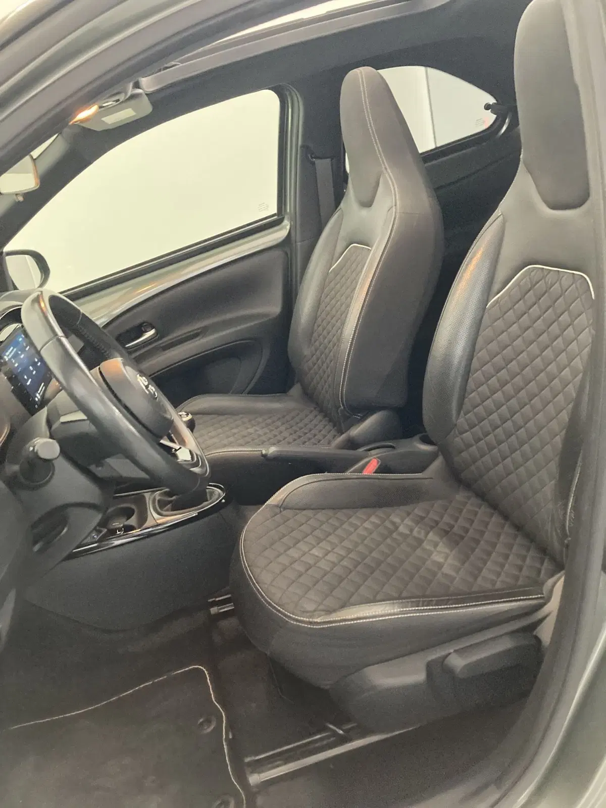 Toyota Aygo X usata a Barletta-Andria-Trani (10)