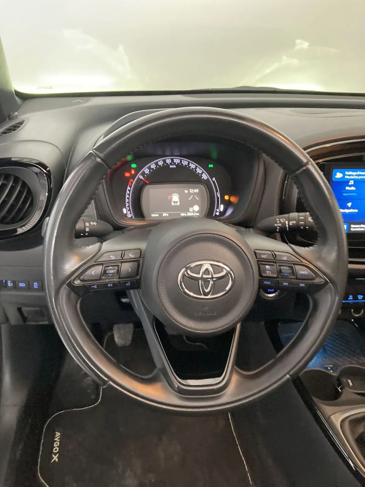 Toyota Aygo X usata a Barletta-Andria-Trani (12)
