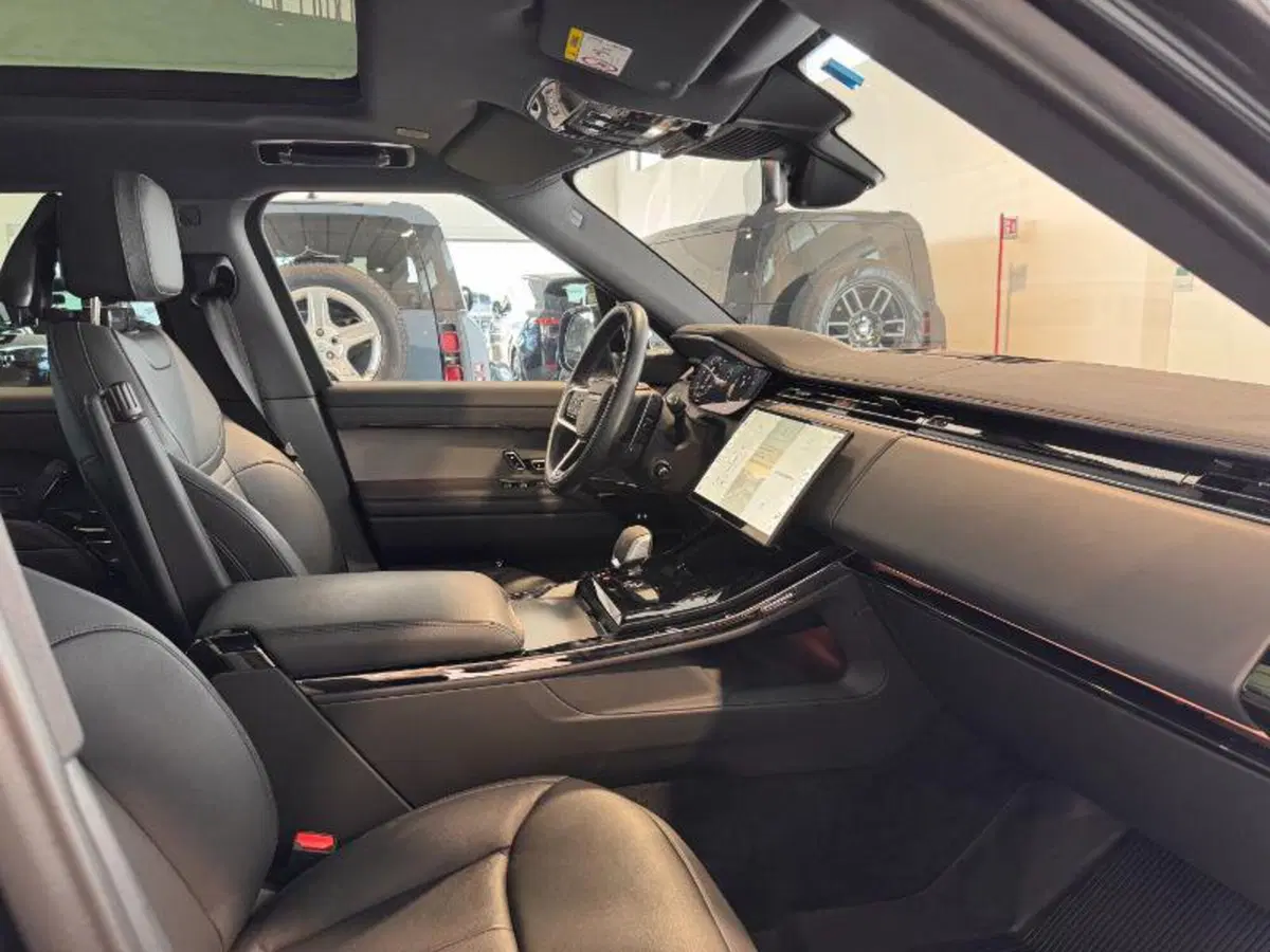Land Rover Range Rover Sport usata a Venezia (17)