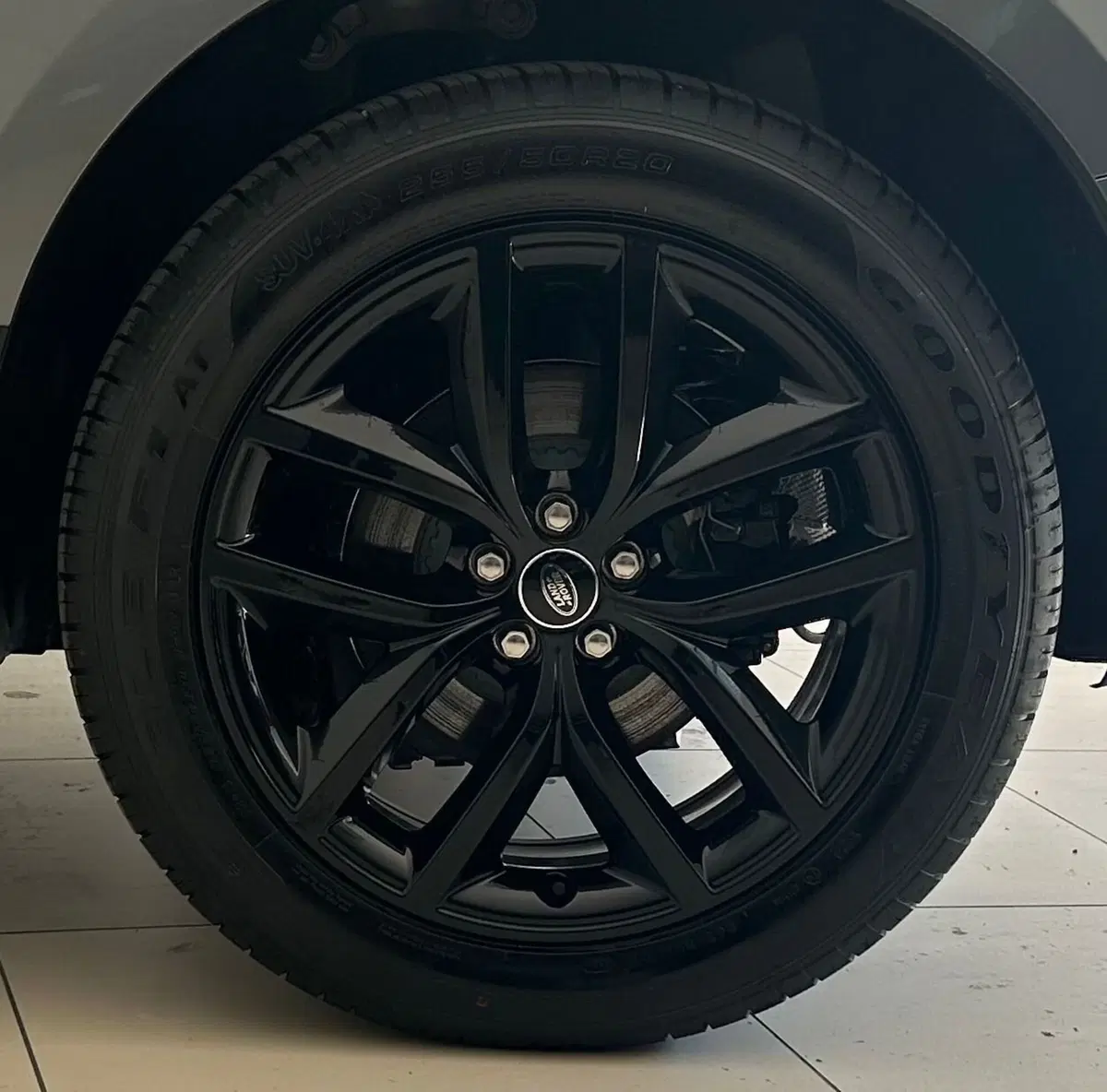 Land Rover Range Rover Velar usata a Ferrara (9)