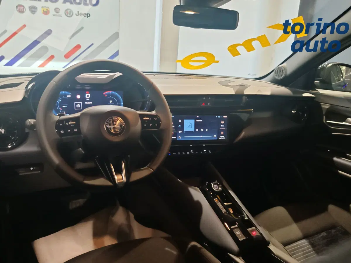 Alfa Romeo Junior nuova a Torino (11)